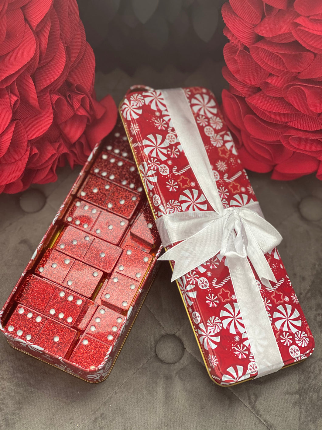 “Candy cane” domino set